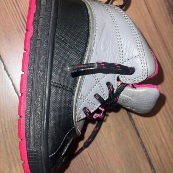 Nike ACG Baby Boots – Waterproof Outdoor Infant Boots – Good Condition - Picture 2 of 2